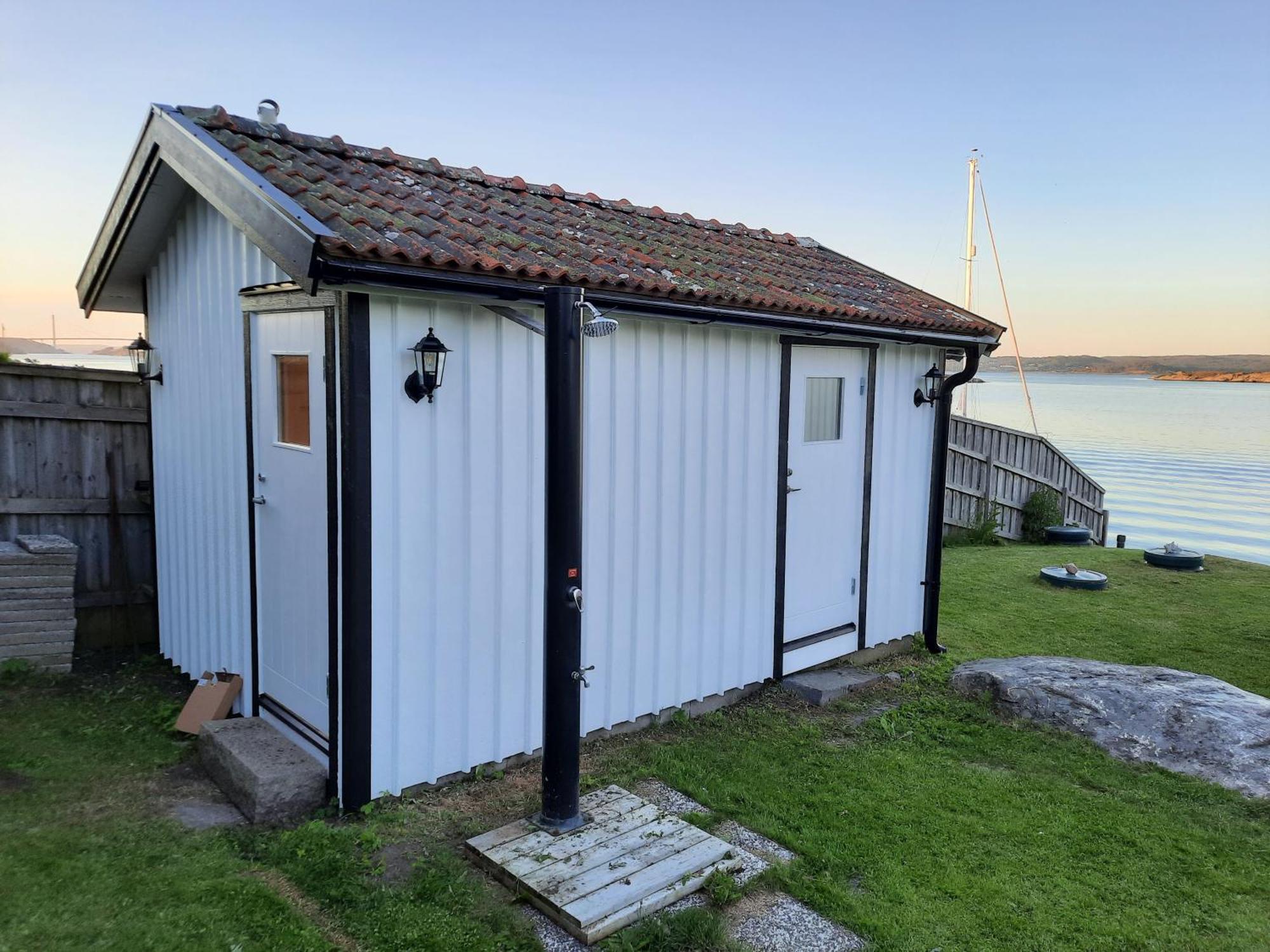 Cabin At The Sea Close To Public Beach With A Jumpingtower Hoviksnas Exterior photo